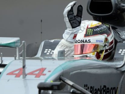 Hamilton celebra su victoria en Sochi.