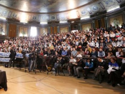 Asamblea de facultativos en el Colegio de M&eacute;dicos de Madrid. 