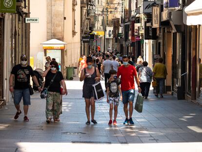 La calle Mayor de Lleida este domingo.