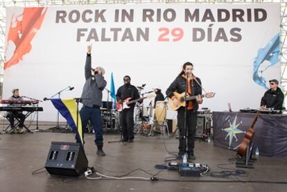 La banda Macaco, en la Ciudad del Rock, el espacio habilitado para Rock in Rio-Madrid