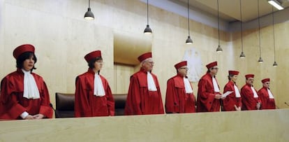 En la imagen, los jueces del Tribunal Constitucional alemán en su sede de Karlsruhe, al oeste de Alemania.