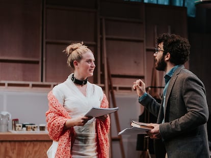 Escena de 'La Venus de les pells' en el Teatre Akadèmia de Barcelona.