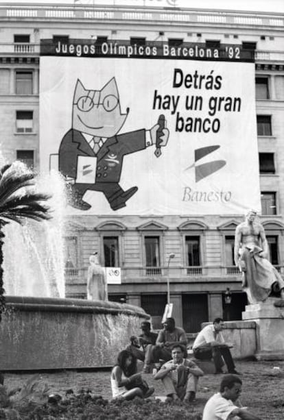 Publicitat a la plaça de Catalunya de Barcelona, el 1992