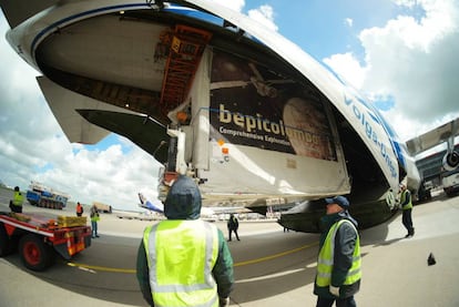 Material de BepiColombo, en un avión de carga en Ámsterdam con destino a Kourou.