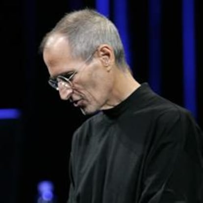 Steve Jobs reaparece ante los medios de comunicación después de meses de baja