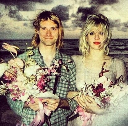 La imagen que Courtney Love ha usado para recordar a Kurt Cobain en su cuenta de Instagram. Es una instantánea tomada en su boda en Honolulú (Hawái) en 1992.