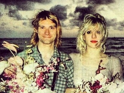 La imagen que Courtney Love ha usado para recordar a Kurt Cobain en su cuenta de Instagram. Es una instantánea tomada en su boda en Honolulú (Hawái) en 1992.