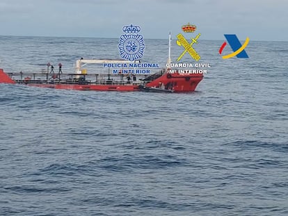 Buque intervenido con casi tres toneladas de droga frente a las costas gallegas.