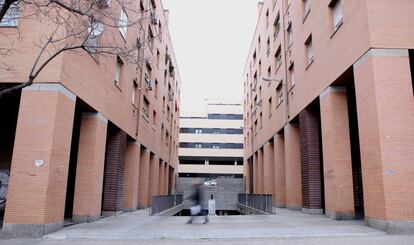 Bloques en la avenida de Asturias (Tetu&aacute;n) donde se ubican algunas plazas de garaje que la Comunidad ha sacado a subasta.  