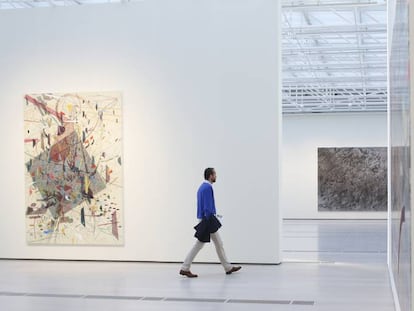 Vista de la exposición de Julie Mehretu en el Centro Botín de Santander.