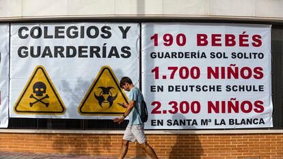 Carteles contra el proyecto del cantón de basuras en el barrio de Montecarmelo.