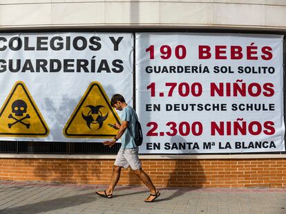 Carteles contra el proyecto del cantón de basuras en el barrio de Montecarmelo.