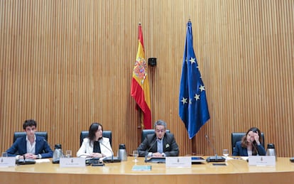 Tres portavoces del foro ciudadano junto a María Caso, Directora de Demos Lab, presentando las conclusiones de El Futuro Es Ser B. Foto cedida por B Lab Spain.