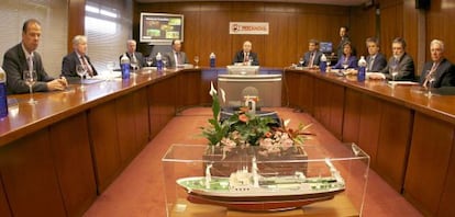 El consejo de administración de Pescanova en 2009. Muchos consejeros siguen en la firma. En el centro, Manuel Fernández de Sousa. Junto a el, desde el centro de la foto a la izquierda, Antonio Basagoiti, Fernando Fernández de Sousa, Robert A. Williams y Luis Pego. Del centro a la derecha, Yago Méndez, Cristina Herrero, Joaquin Viña, Alfredo López y Jesús García.