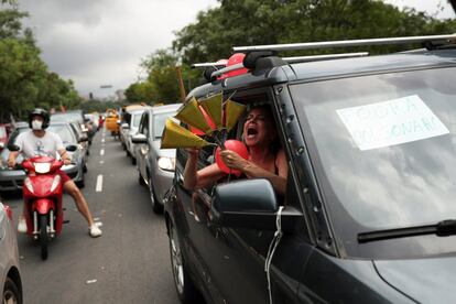 O debate do impeachment se reacendeu nos últimos dias, especialmente por causa crise de Manaus, onde pacientes morreram por causa da falta de oxigênio em hospitais. Na foto, imagem da carreata em Brasília