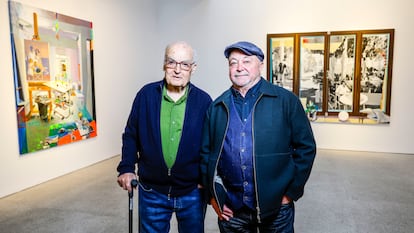 Luis Gordillo y Alfonso Albacete, en la galería Malborough de Madrid el pasado 10 de abril.