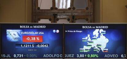 Panel informativo de la Bolsa de Madrid que muestra el valor de la prima de riesgo en los pa&iacute;ses de la zona euro.