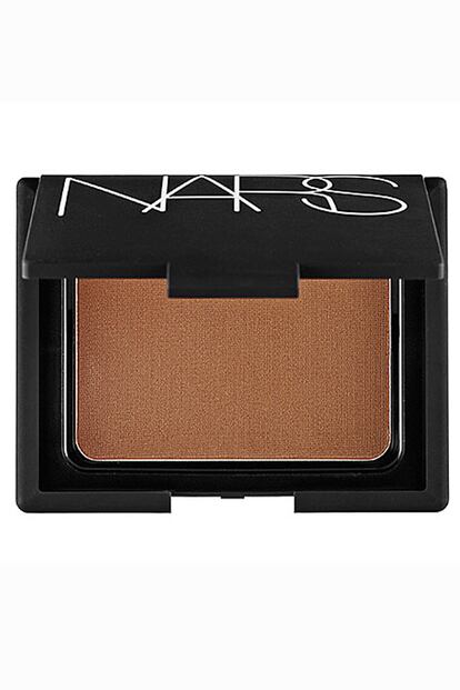 Los polvos bronceadores de Nars aportan un tono natural a tu piel gracias a su textura con matices dorados (40 euros aprox).