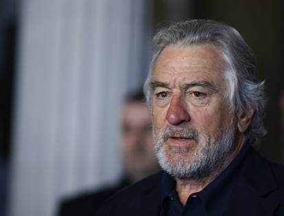 "Es descaradamente estúpido, es un gamberro, un perro, un cerdo". Con estas palabras Robert De Niro empezaba su vídeo para animar a los estadounidenses a votar. Pero más allá de fomentar la participación, el actor hizo una férrea crítica al magnate. "Me enfada muchísimo que este país haya llegado a esta situación en la que este tonto, este tarado, haya llegado hasta donde está".