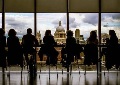 Hay que tomar aunque sea sólo un café en la Tate Modern para tener estas vistas