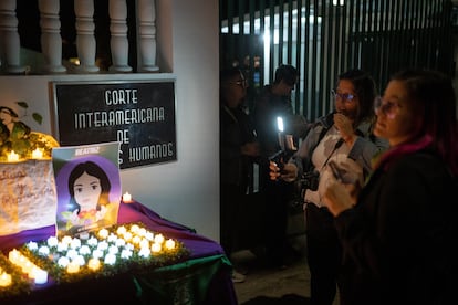 La vigilia en la Corte previo a la audiencia en San José, Costa Rica. 