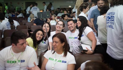 Membros da escola Renova no Brasil.