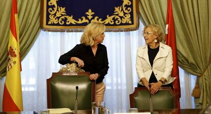 Concepción Dancausa y Manuela Carmena.