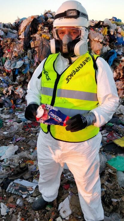 El vertedero de Valdemingómez es una planta incineradora de residuos. Este es un sistema de tratamiento fuertemente criticado por la Unión Europea, ya que "produce toxinas y metales pesados". El cierre por la colmatación del basurero de Alcalá de Henares ha hecho que la Comunidad de Madrid y el Ayuntamiento se enfrenten para decidir si Valdemingómez debe acoger la basura de la zona Este hasta que esté listo el de Loeches, en otoño de 2020.