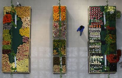 Puestos de frutas y verduras en un supermercado de Changzhi, en la provincia china de Shanxi.