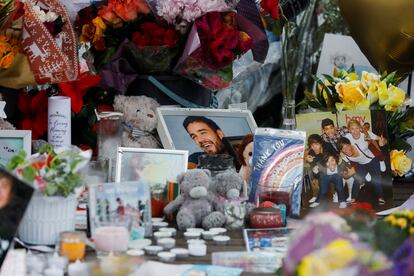 Flores y tributos al cantante Liam Payne, fallecido el pasado 16 de octubre, en West Park (Wolverhampton, Inglaterra). 