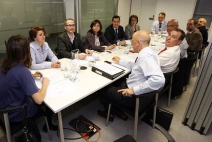 Moneo, en el centro de la mesa, junto a los consejeros de Educación de las autonomías gobernadas por el PP.