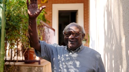 Donato Ndongo, residente en España desde los sesenta y que tiene una orden de desahucio, el 7 de julio, primera fecha para el lanzamiento.