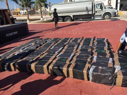 Coca&iacute;na incautada en la costa de Cabo San Lucas el 26 de junio.