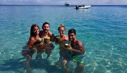 Antonela Roccuzo, Leo Messi, Sofia Balbi y Luis Suárez.