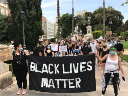 Protesta en Valencia por la muerte a manos de la policía del estadounidense George Floyd.