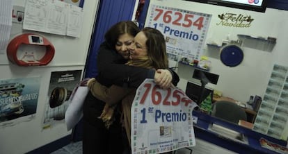 Les venedores de loteria que van donar la grossa del sorteig del Nen del 2014 a Lugo.