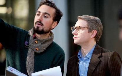El director Marçal Forés con Martin Freeman, durante el rodaje de 'Animals'.