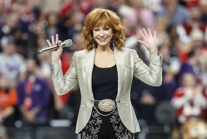 Reba McEntire encargada de cantar el himno durante el Super Bowl 2024.
