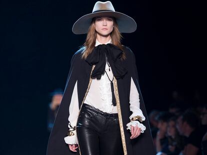 El primer desfile de la era Saint Laurent
