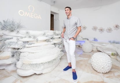 El fondo marino fuera del agua. Así es OMEGA House, un lugar en el que los corales y las plantas subacuáticas acompañaron a Michael Phelps en su rueda de prensa tras su última victoria en Río 2016.