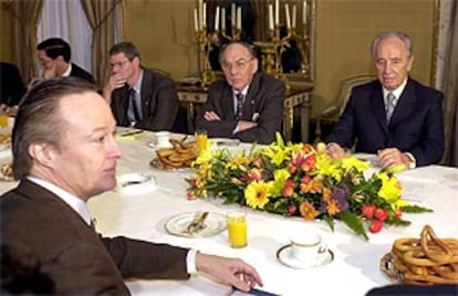 Piqué, durante la reunión con Peres en Madrid.