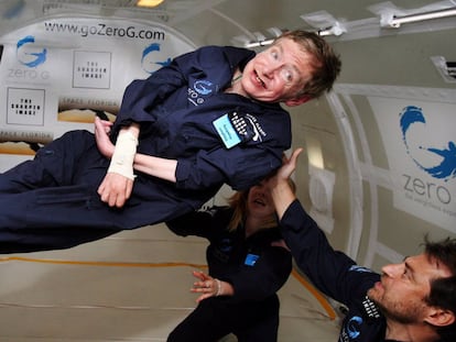 Stephen Hawking experimenta la ingravidesa el 2007.