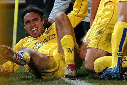 Sorín muestra su alegría tras conseguir el tercer gol del Villarreal.
