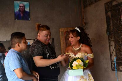 Invitados boda trans en El Salvador