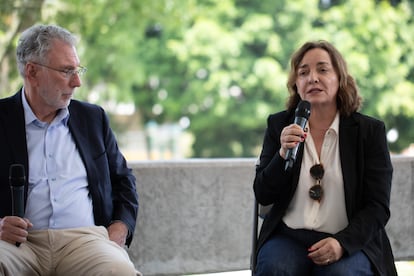 Martín Baron y Pepa Bueno durante su participación en el conversatorio, este miércoles en Ciudad de Guatemala.
