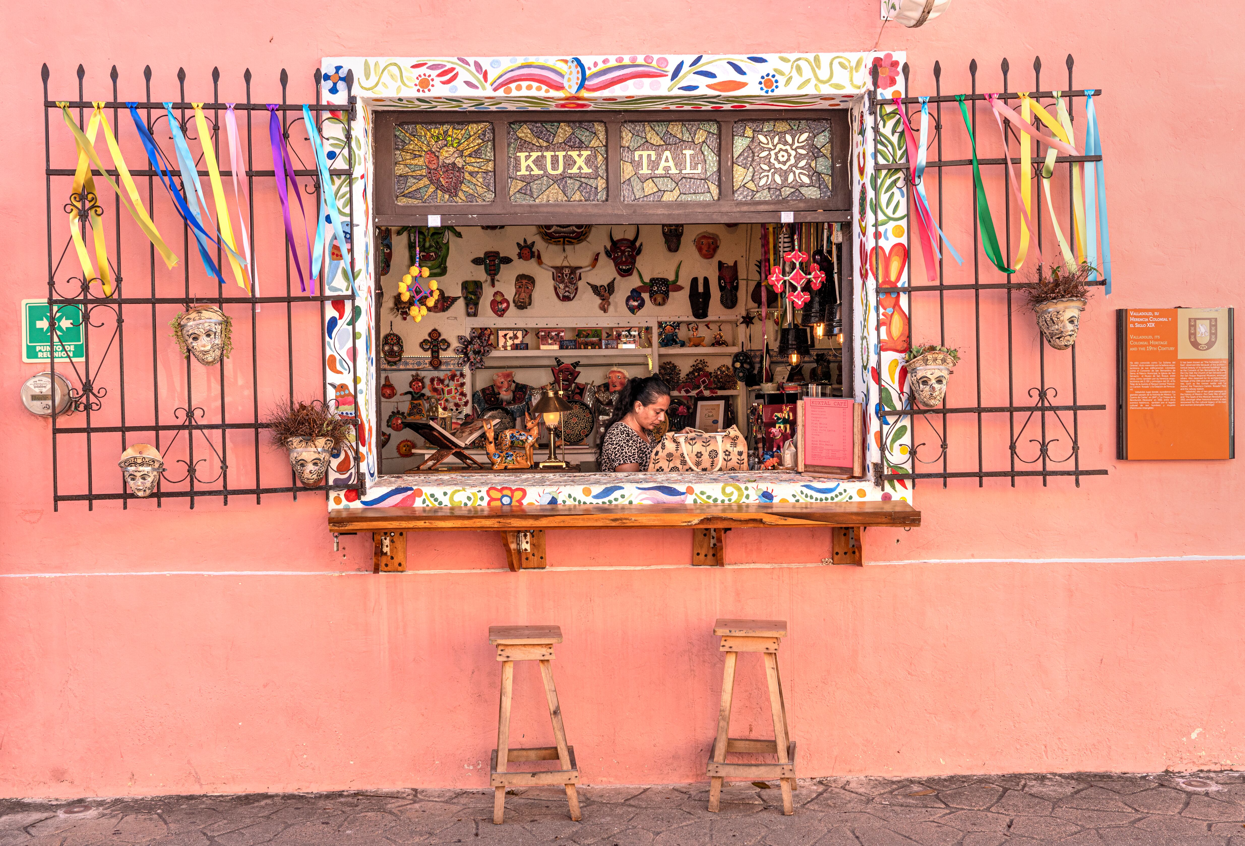 Exterior de la galería Kuxtal México, en Valladolid.