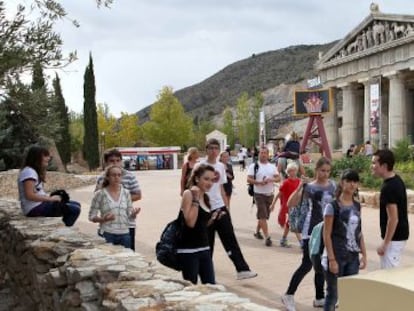 Un grupo de visitantes del parque tem&aacute;tico Terra M&iacute;tica.