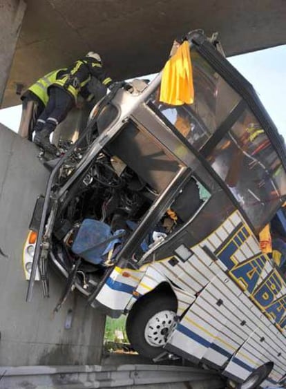 Estado en el que ha quedado el autobus accidentado en Francia