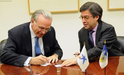El presidente de La Caixa, Isidre Fainé, y el del Banco Interamericano de Desarrollo (BID), Luis Alberto Moreno.