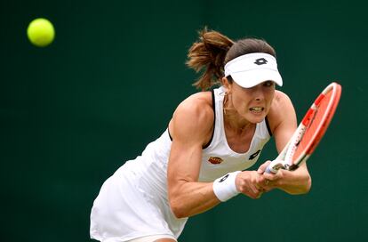 La francesa Alizé Cornet (en la foto) no pudo con la croata Ajla Tomljanovic, que ha alcanzado los cuartos de final por segundo año consecutivo (4-6, 6-4 y 6-3): "Estaba tan metida en el momento, que incluso en el punto de partido pensé que aún estaba lejor. Hasta que no gané, no creí que lo había hecho. Cuando llegas aquí sabes que tienes una oportunidad, pero hasta que no sucede no lo sientes. Ella luchó hasta el final, no me regaló nada. Por eso al final no terminaba de creerme que había ganado".